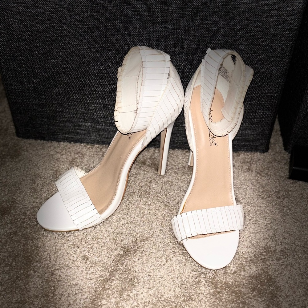 Elegant White Shoe Dazzle Stiletto Heels